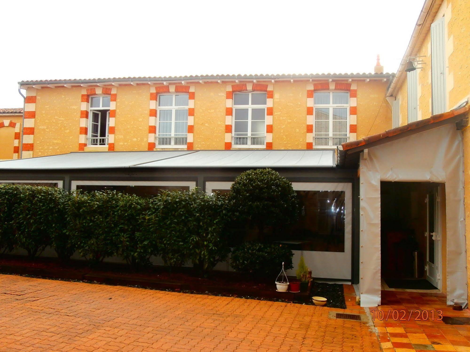 סוז'ון Cit'Hotel Le Commerce מראה חיצוני תמונה