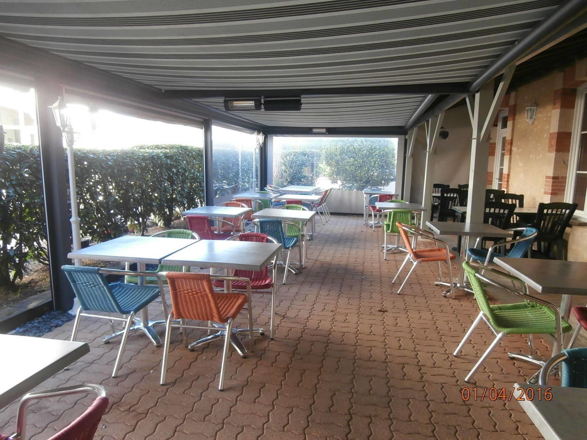 סוז'ון Cit'Hotel Le Commerce מראה חיצוני תמונה